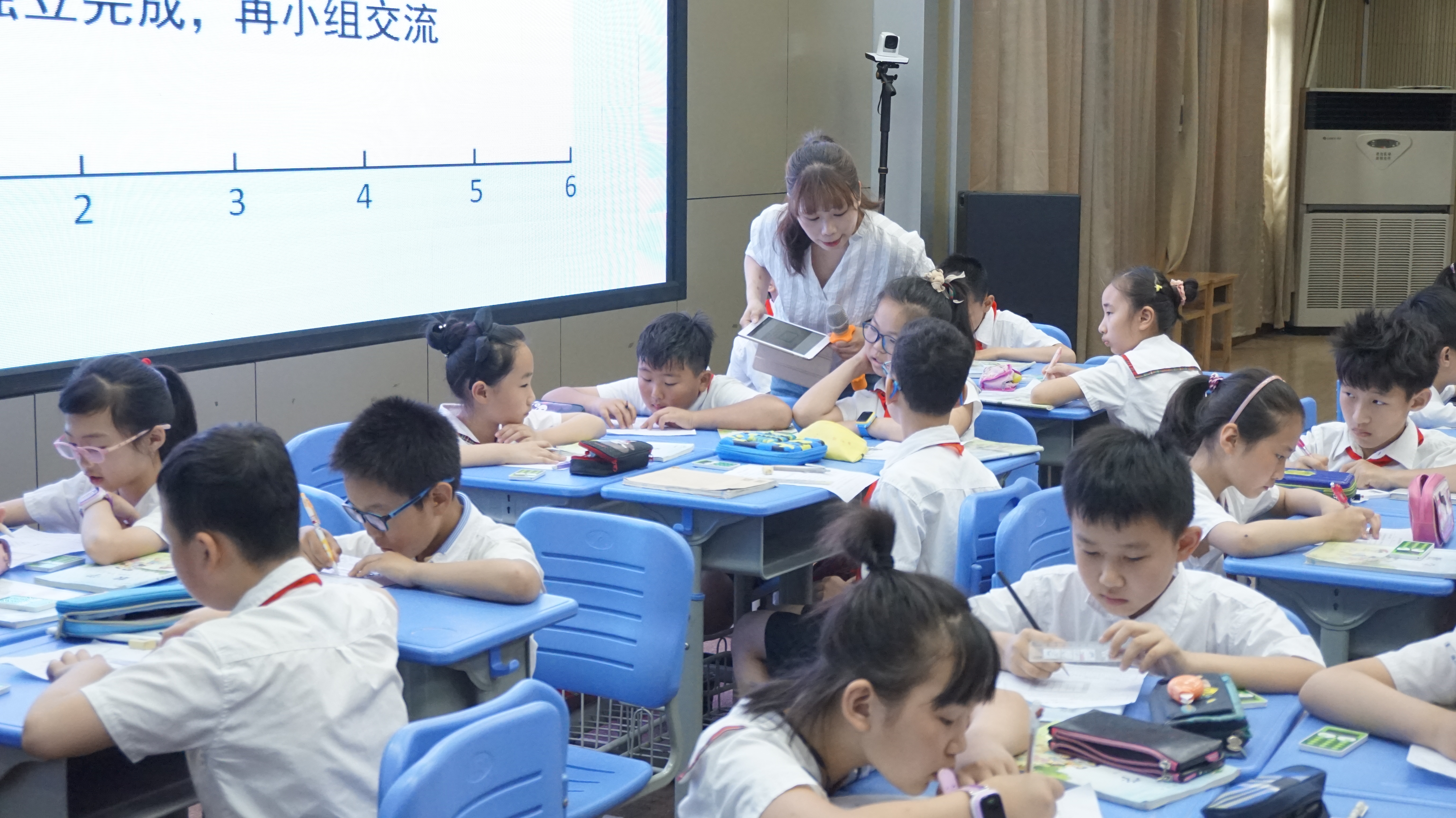 西苑小学付亚东老师展示的数学课——《确定位置》