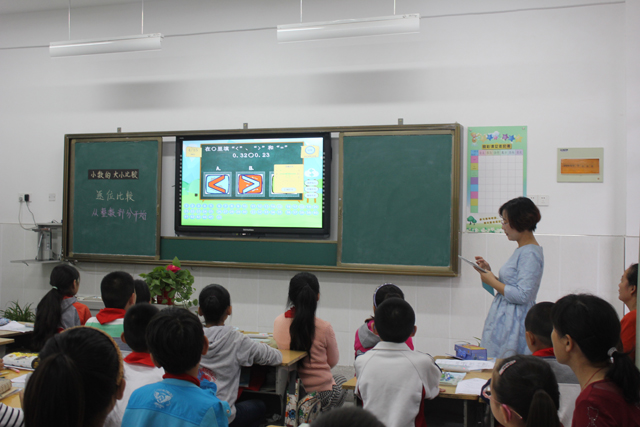 刘敏老师使用焦点智慧教室系统上课